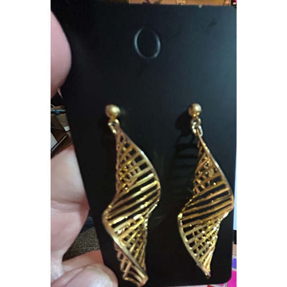 Vintage Twisted DNA Structure Dangle Earrings - Picture 8 of 10